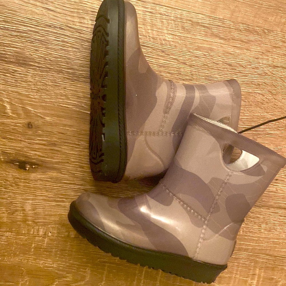 Kids Camo Ugg rain boots